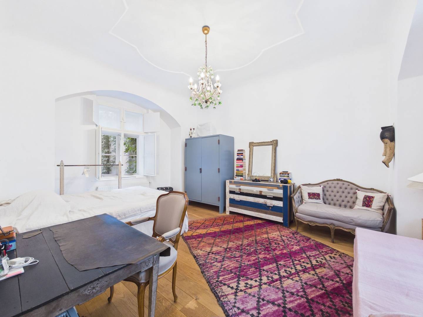 Charming altbauwohnung calm to courtyard with lift