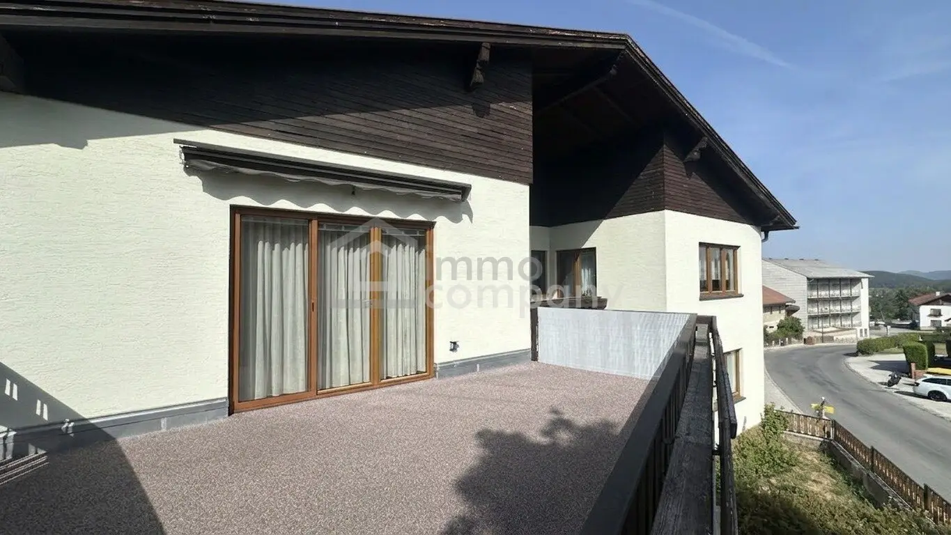 Großzügiges Ein- oder Zweifamilienhaus mit sonniger Dachterrasse