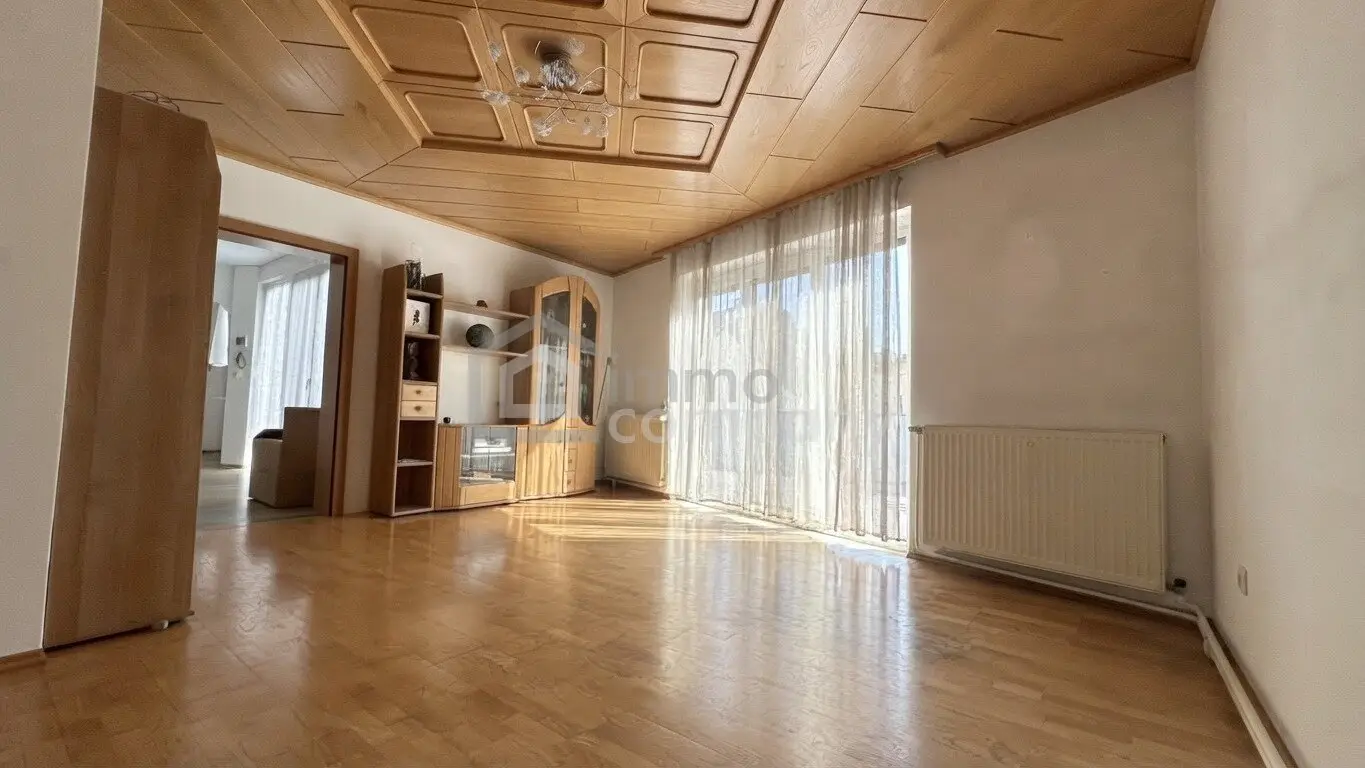 Großzügiges Ein- oder Zweifamilienhaus mit sonniger Dachterrasse