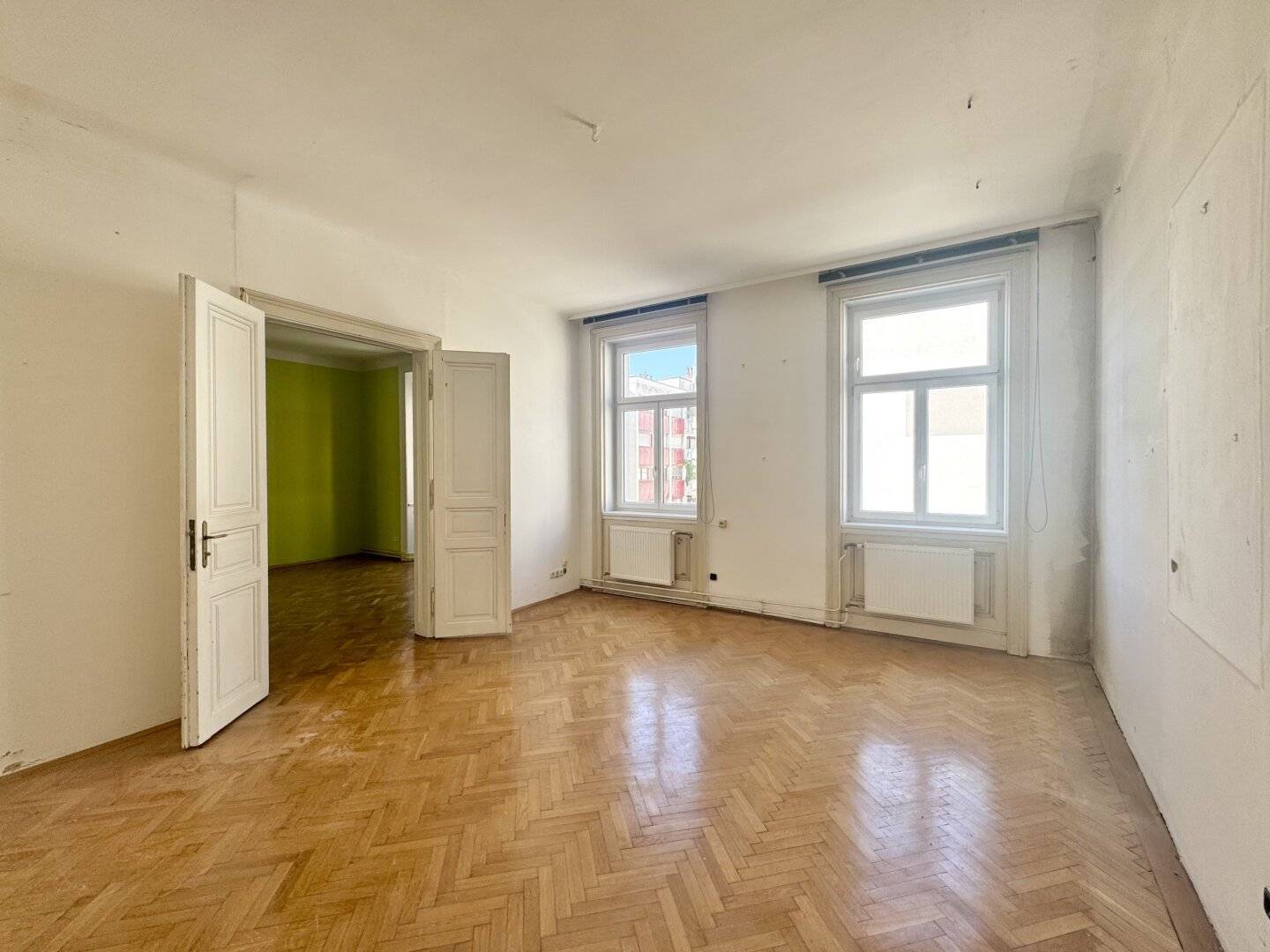 Top floor plan and balcony option in the 4th district