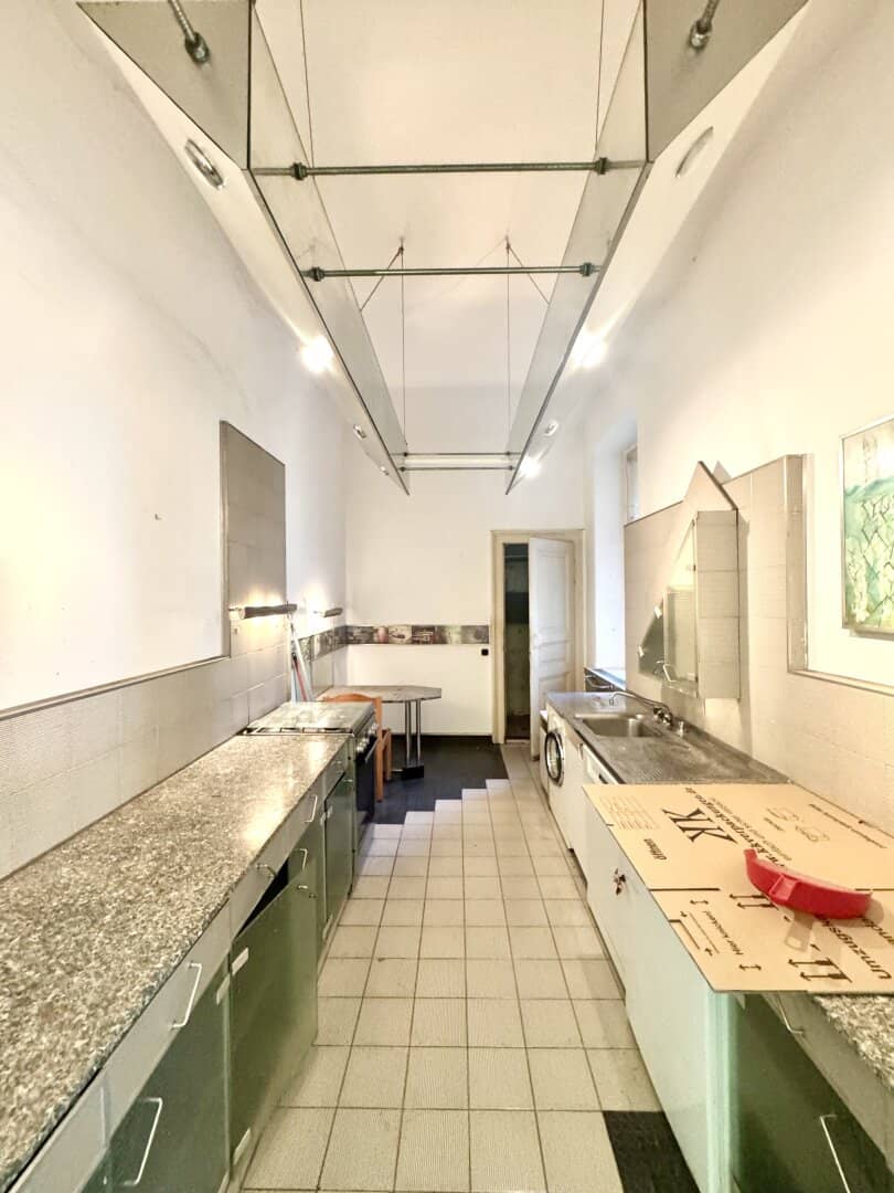 Top floor plan and balcony option in the 4th district
