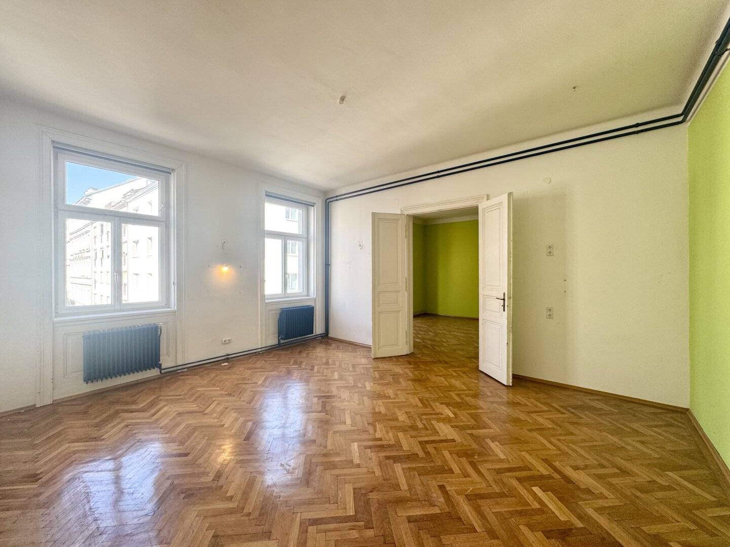 Top floor plan and balcony option in the 4th district