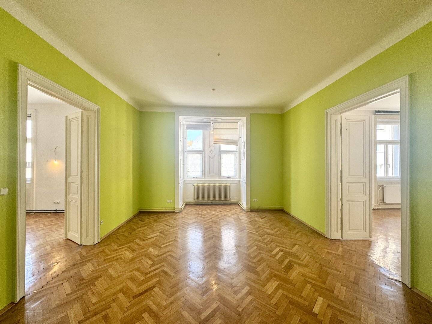 Top floor plan and balcony option in the 4th district
