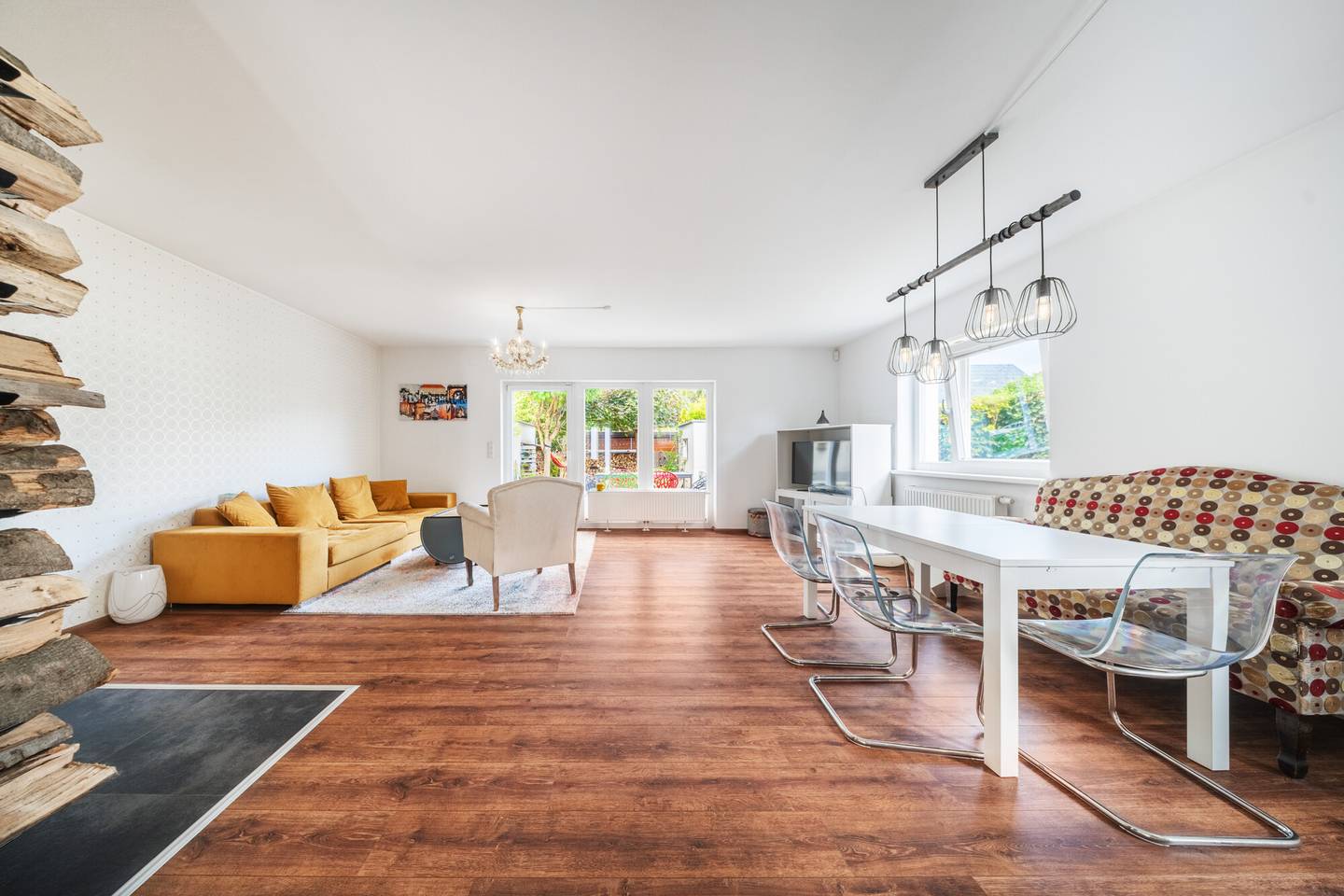 Lichtdurchflutete Familienwohnung mit Garten und Dachterrasse