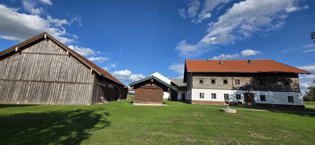 Innviertler Bauernhof in sonniger Lage zu verkaufen !!