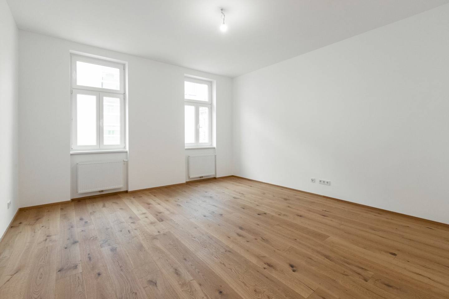 TOP AUFTEILUNG | Sanierter 2-Zimmer-Altbau
