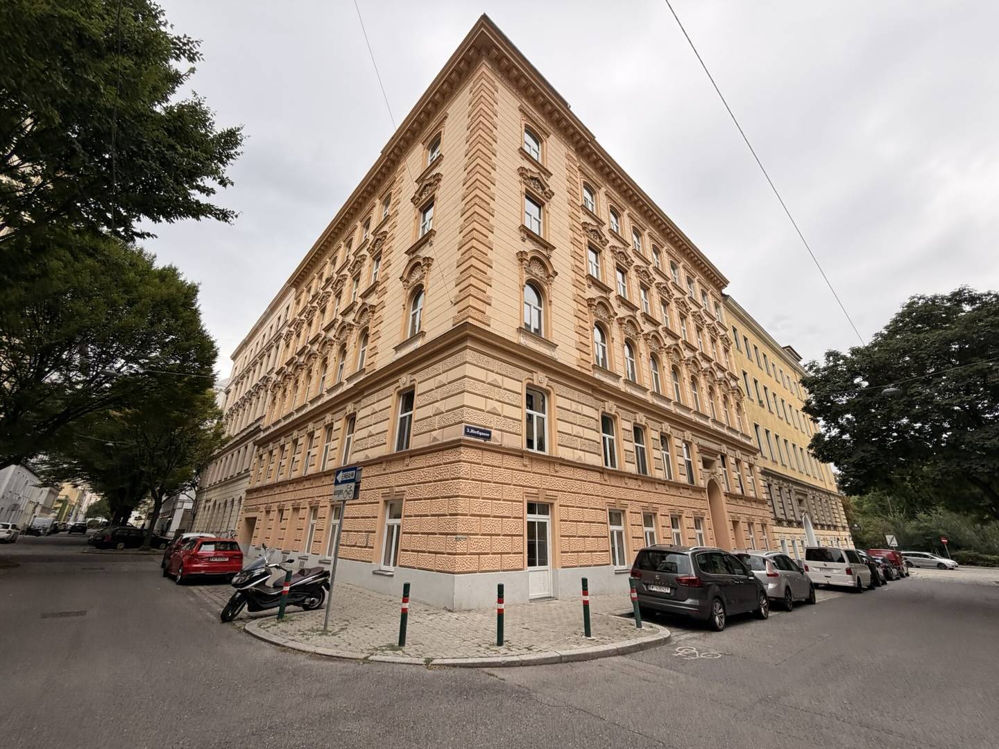 Erdgeschosswohnung mit eigenem Eingang nahe Rochusmarkt