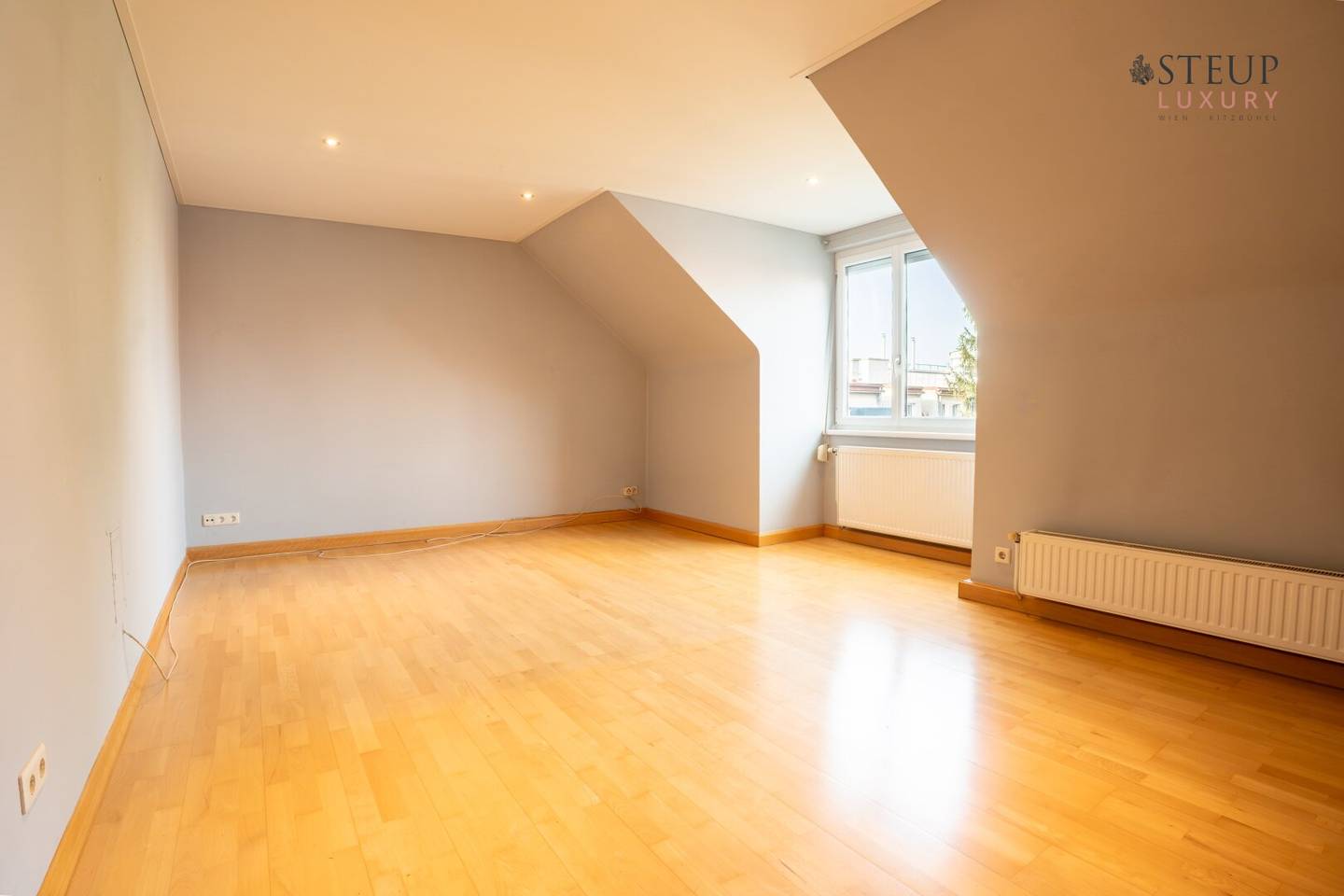 Attic apartment with view of the Leopoldskirche
