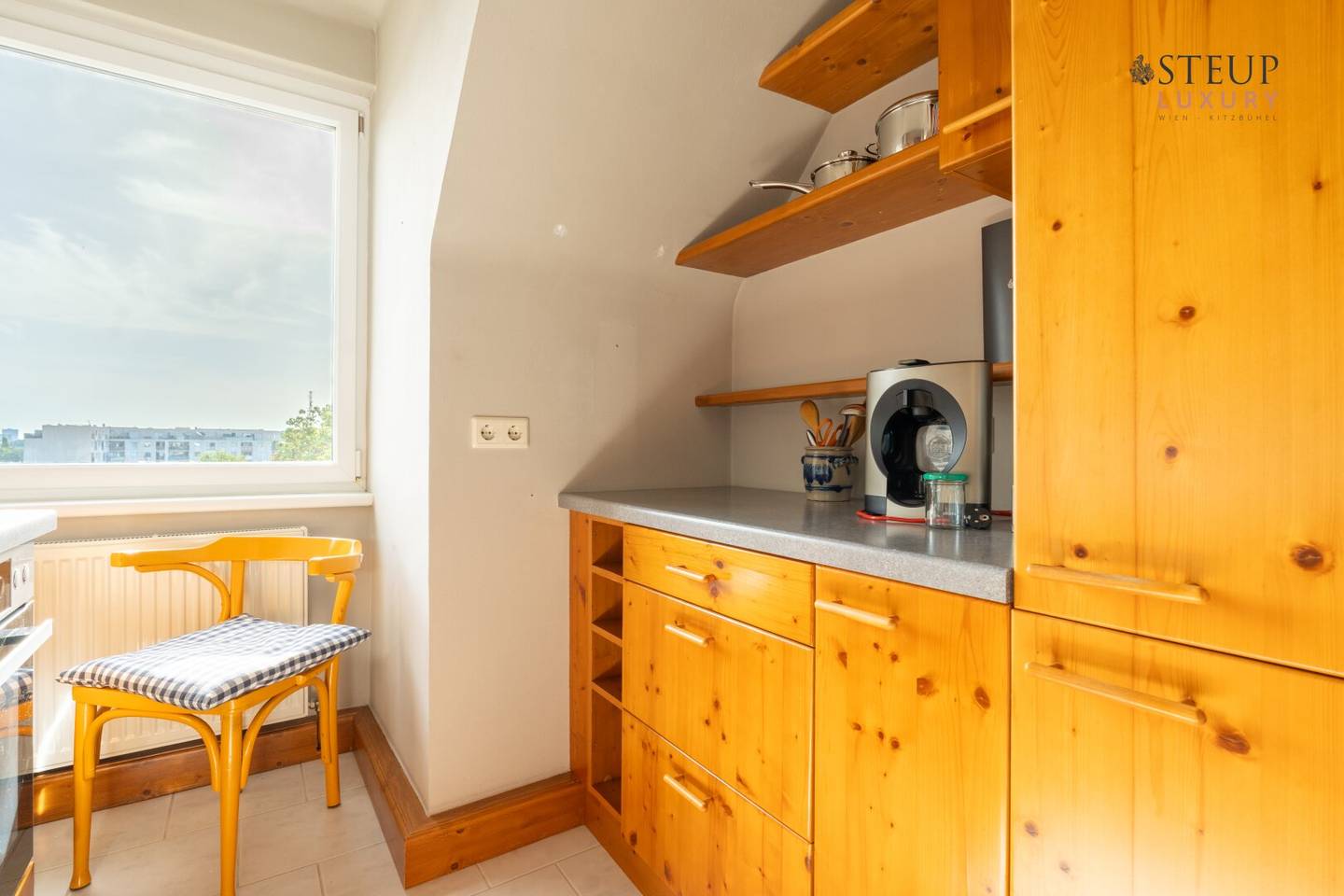 Attic apartment with view of the Leopoldskirche