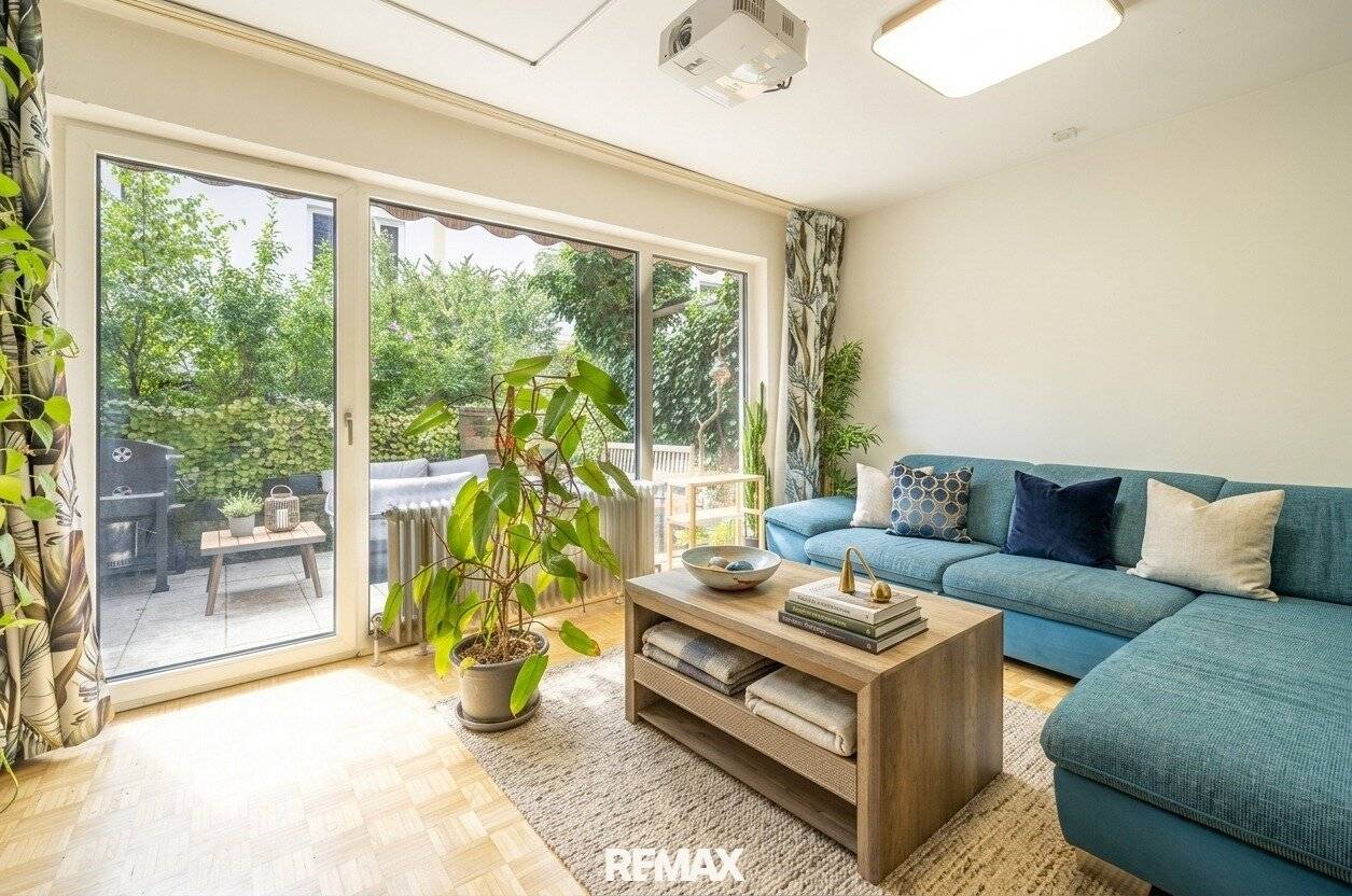 HOME 49 - Three levels. Private entrance. Plenty of space. in the Salzburg district Langwied