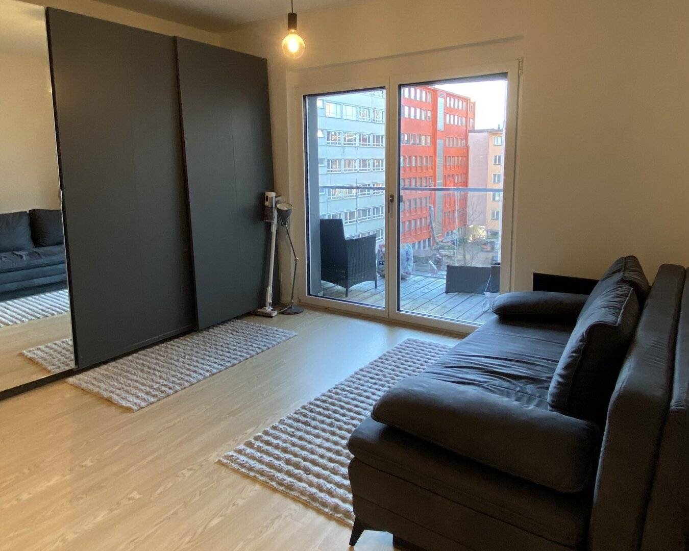Moderne, zentral gelegene Garconniere mit Balkon