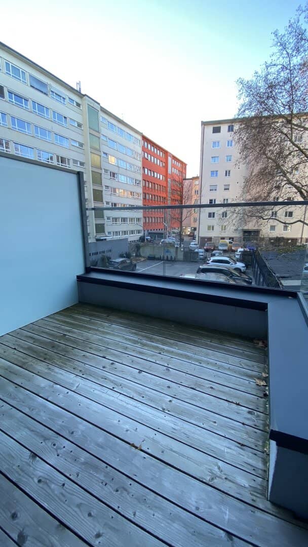 Moderne, zentral gelegene Garconniere mit Balkon