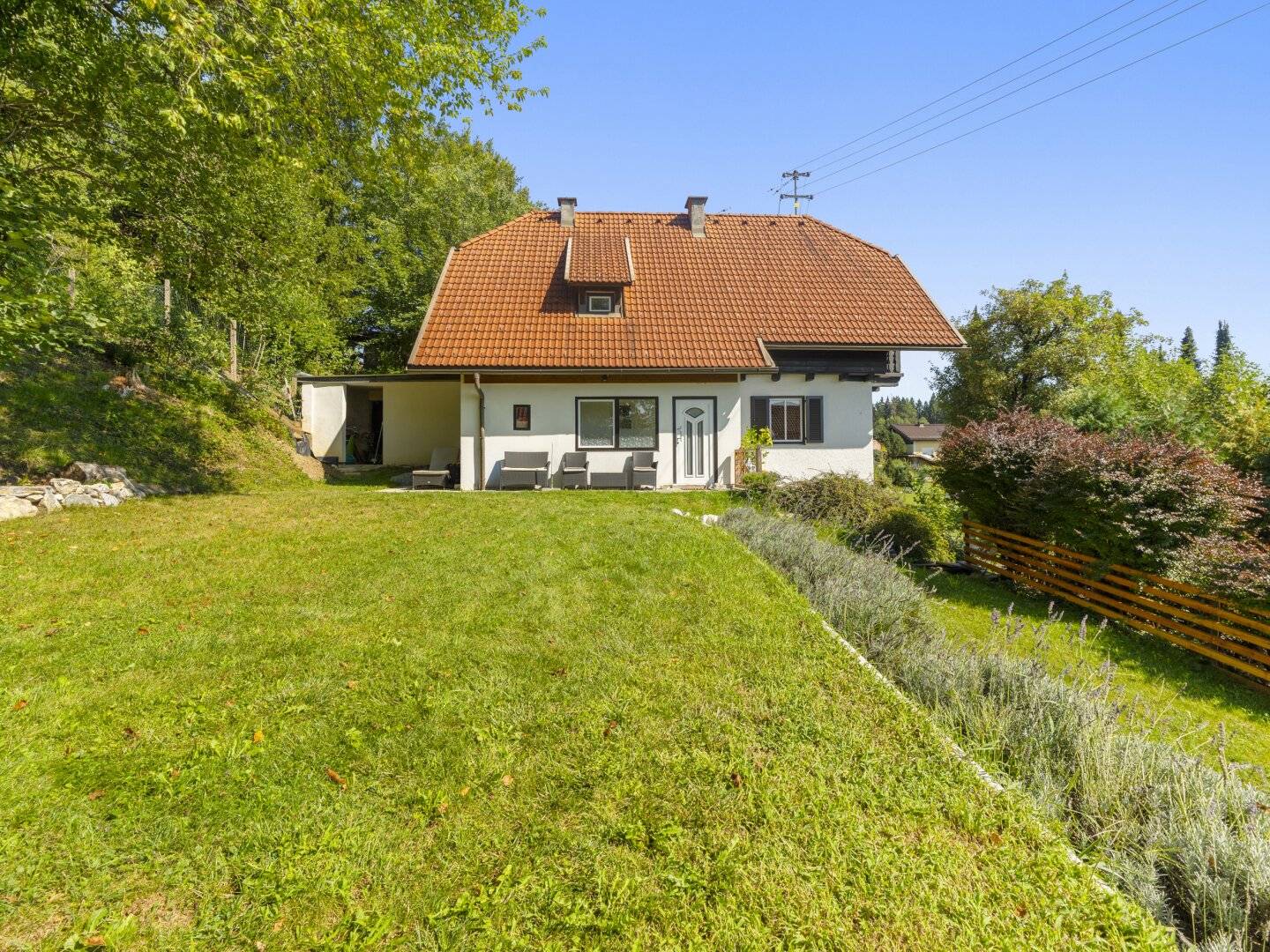 Quiet, space and quality of life – spacious residential house in Wernberg