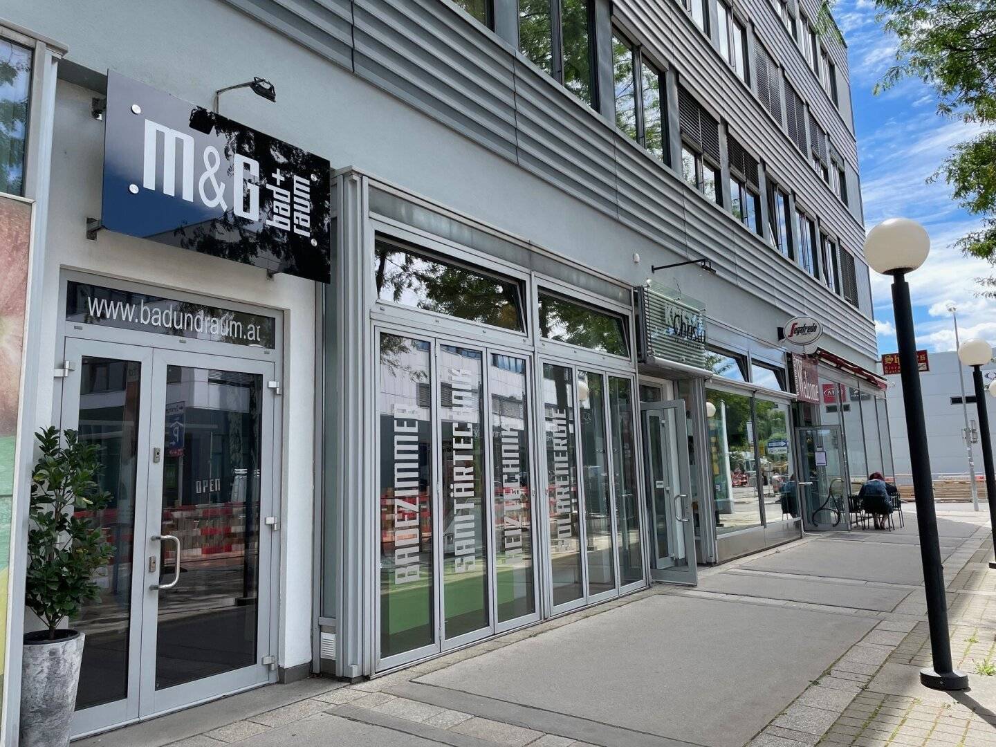 PROVISIONSFREI VOM EIGENTÜMER! VERMIETETES GEWERBEPAKET MIT 13 EINHEITEN IN MUTHGASSE 56!