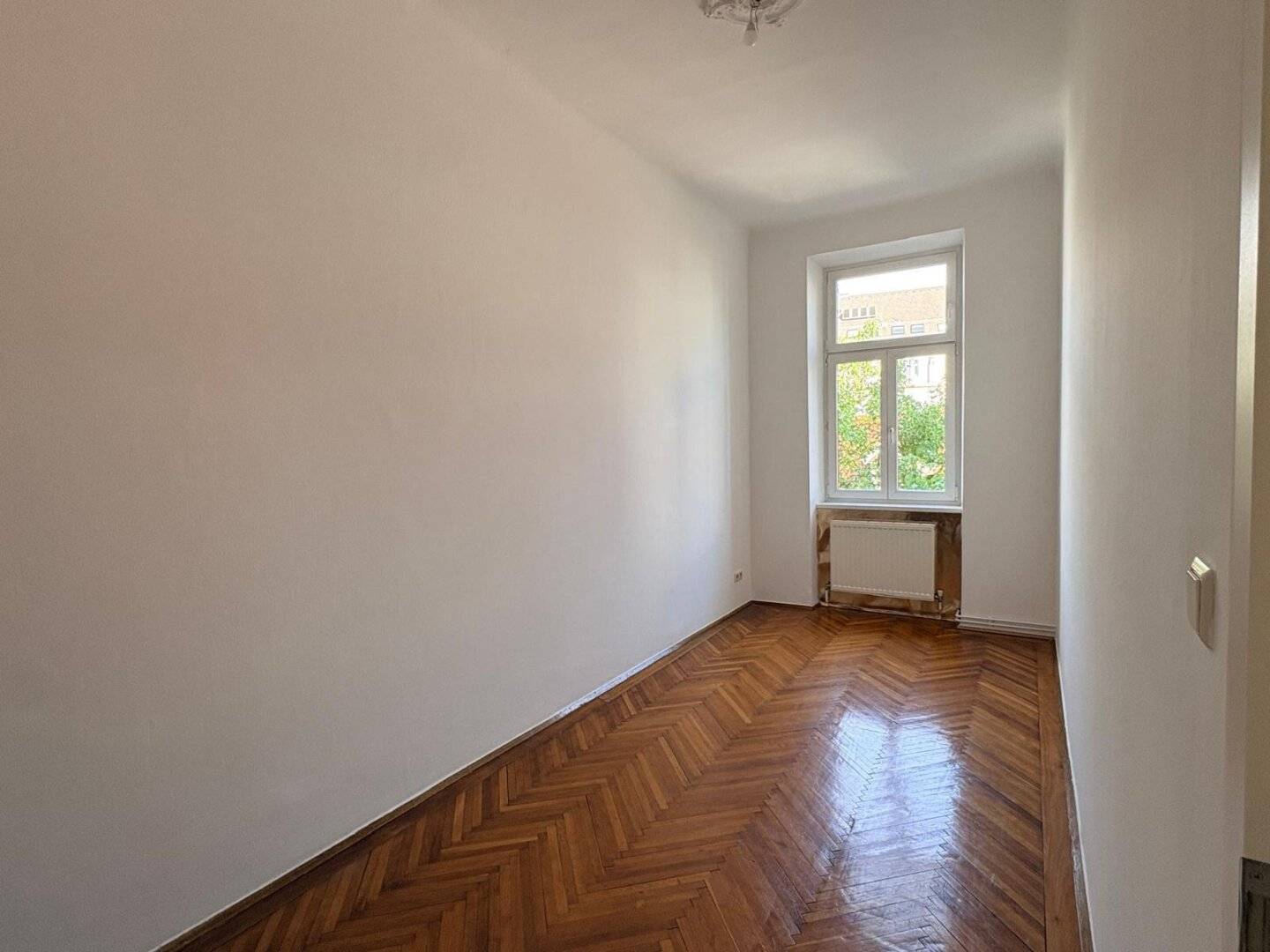 Open-ended 3-room family apartment directly at Quellenplatz