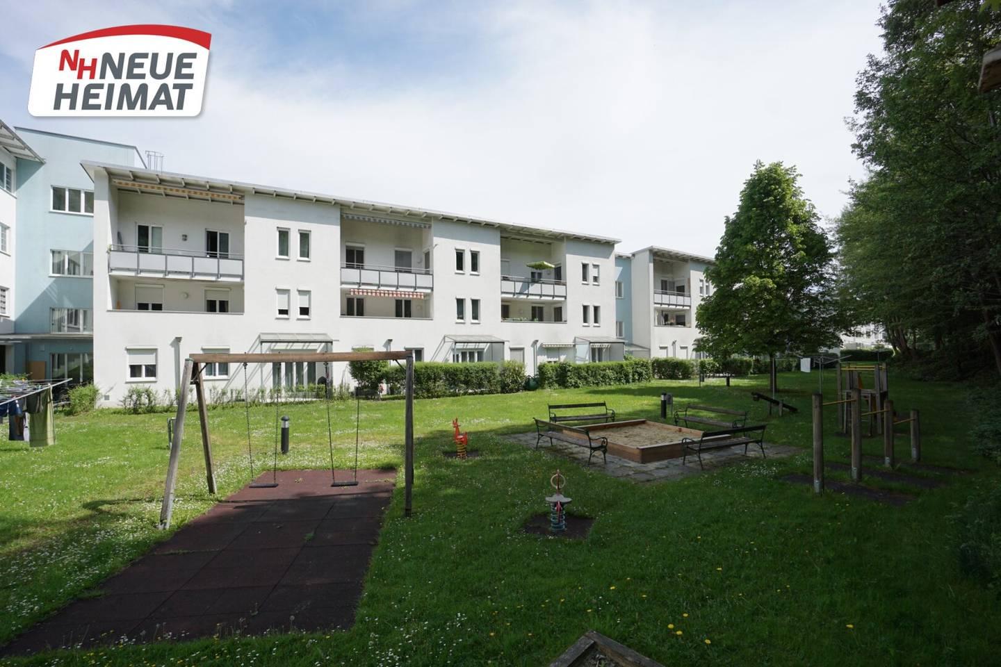 Spacious 3-room balcony apartment with carport in a beautiful location Perfect for families