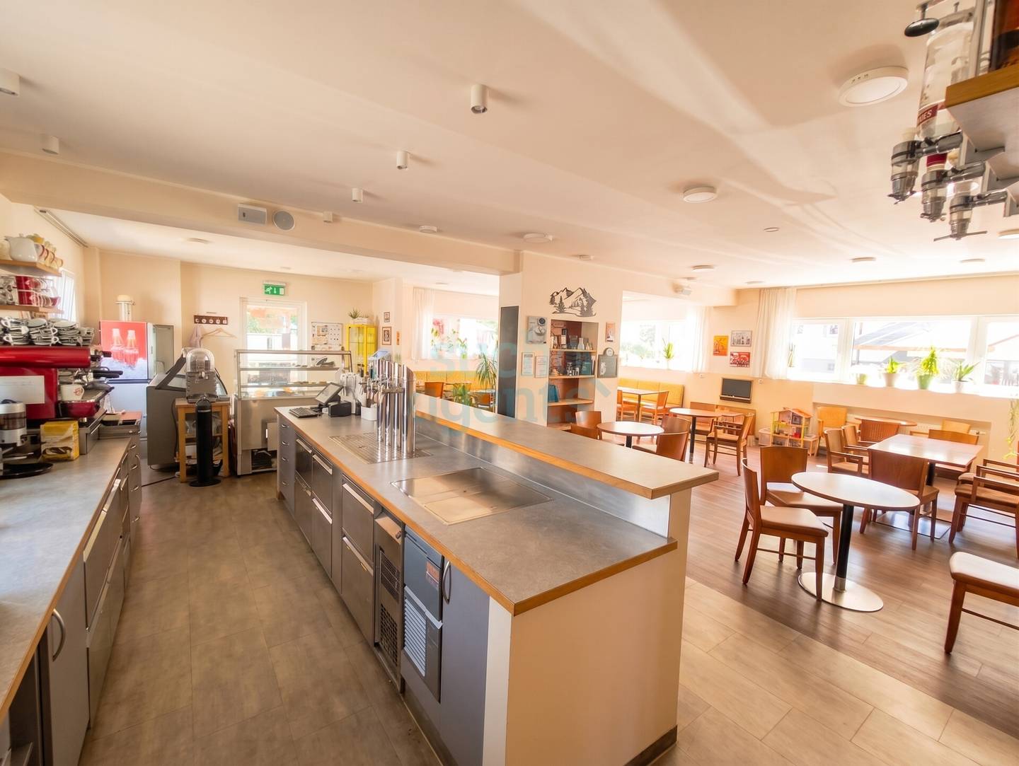 Apartment above established café directly on the Steyr