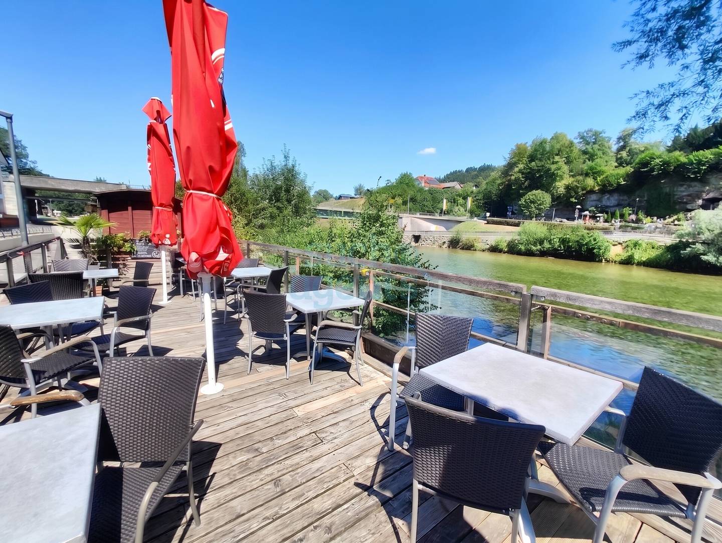 Apartment above established café directly on the Steyr