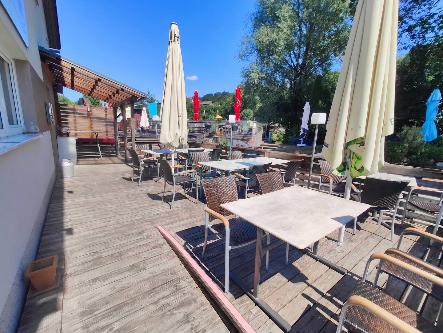 Apartment above established café directly on the Steyr