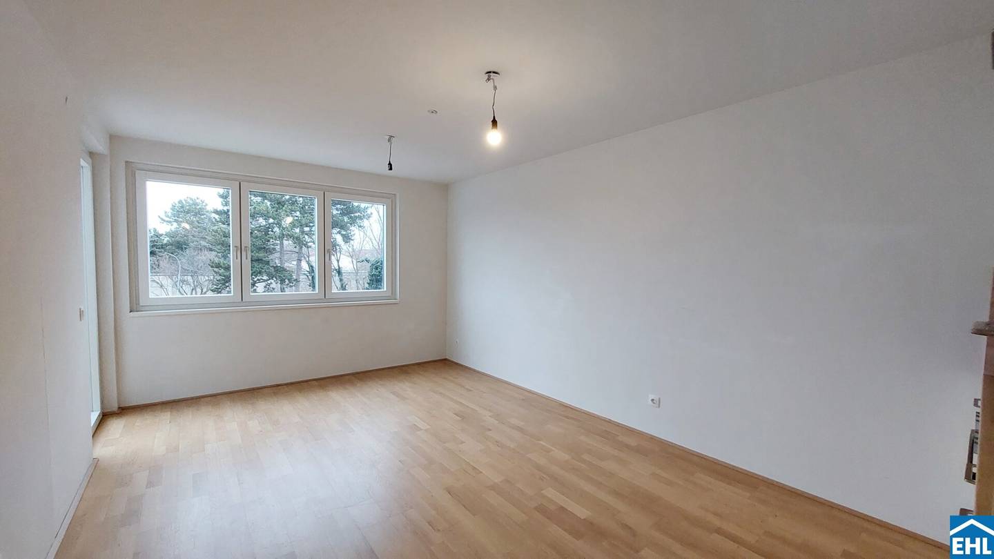 East-facing 2-room balcony apartment