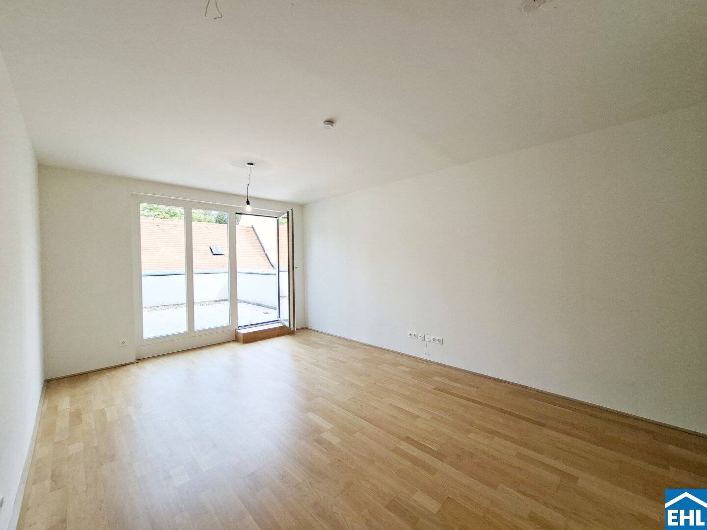 East-facing 2-room balcony apartment
