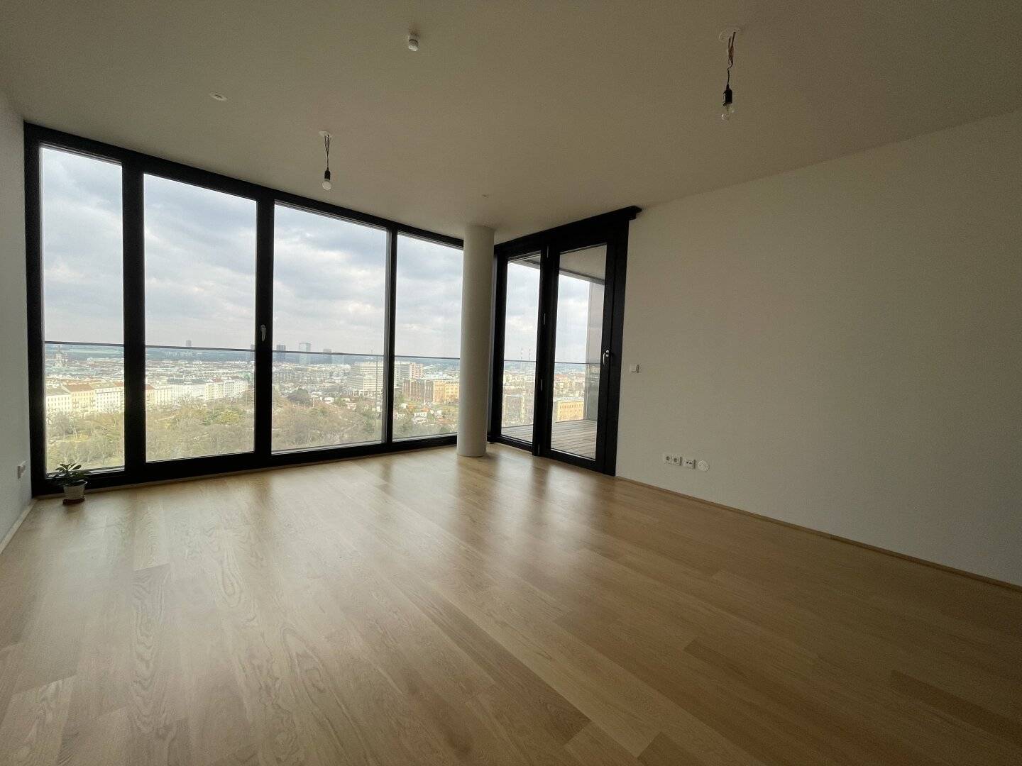 AMAZING VIEW: Unbefristete 2 Zimmer Neubauwohnung mit Loggia!