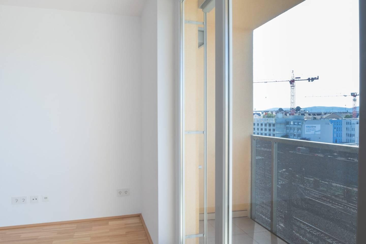 3-room apartment Directly at U4+U6 Längenfeldgasse Loggia Suitable for flatshare