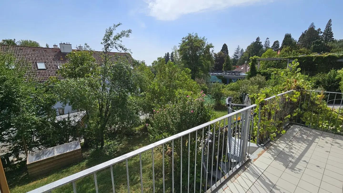 Well-kept, sunny, spacious, quiet apartment in St. Peter - near Waltendorf - terrace, balcony, garden, 2 parking spaces, 5 rooms + kitchen