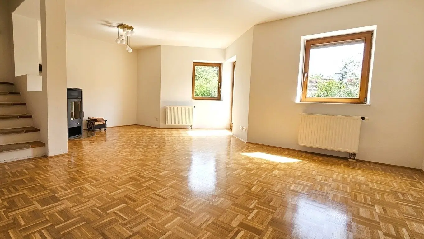 Well-kept, sunny, spacious, quiet apartment in St. Peter - near Waltendorf - terrace, balcony, garden, 2 parking spaces, 5 rooms + kitchen