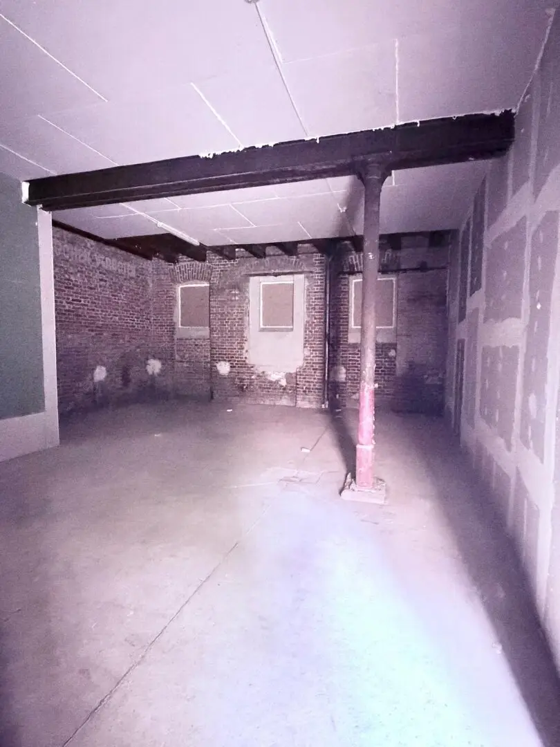 Perfect location Linzer Straße Schönbrunn. Top condition as warehouse, office, practice, retail space 200 m² plus parking spaces in the courtyard