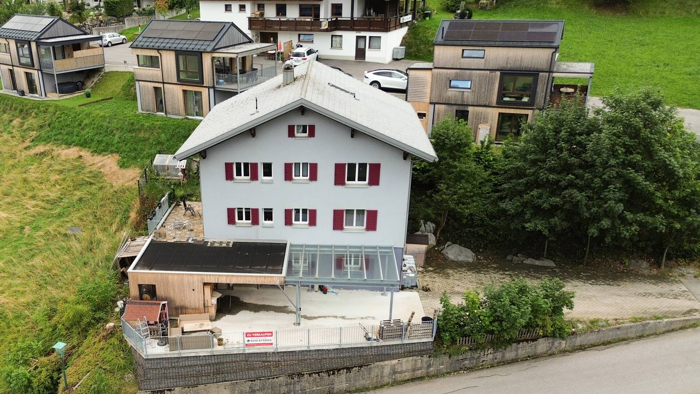 Helle Wohnung mit Einliegerbereich und großer Werkstatt