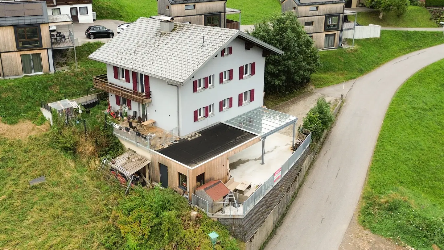 Helle Wohnung mit Einliegerbereich und großer Werkstatt