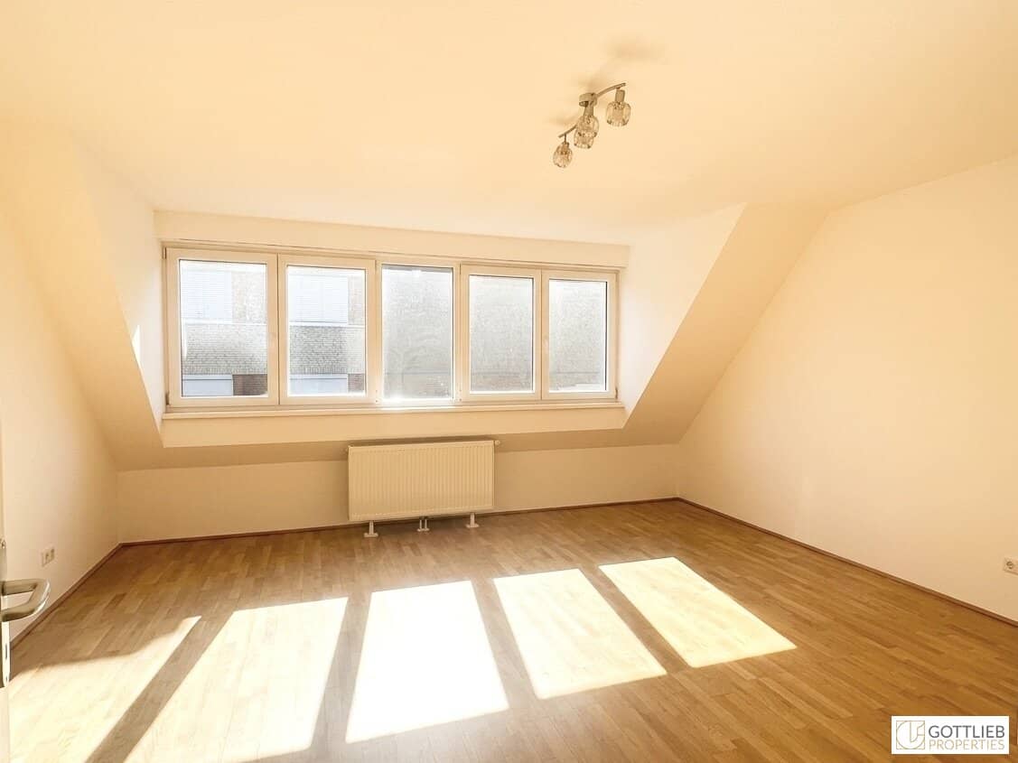 Bestlage nahe Raimundtheater! Sonnendurchflutete und barrierefreie 2-Zimmer-Dachgeschoss-Wohnung in Ruhelage