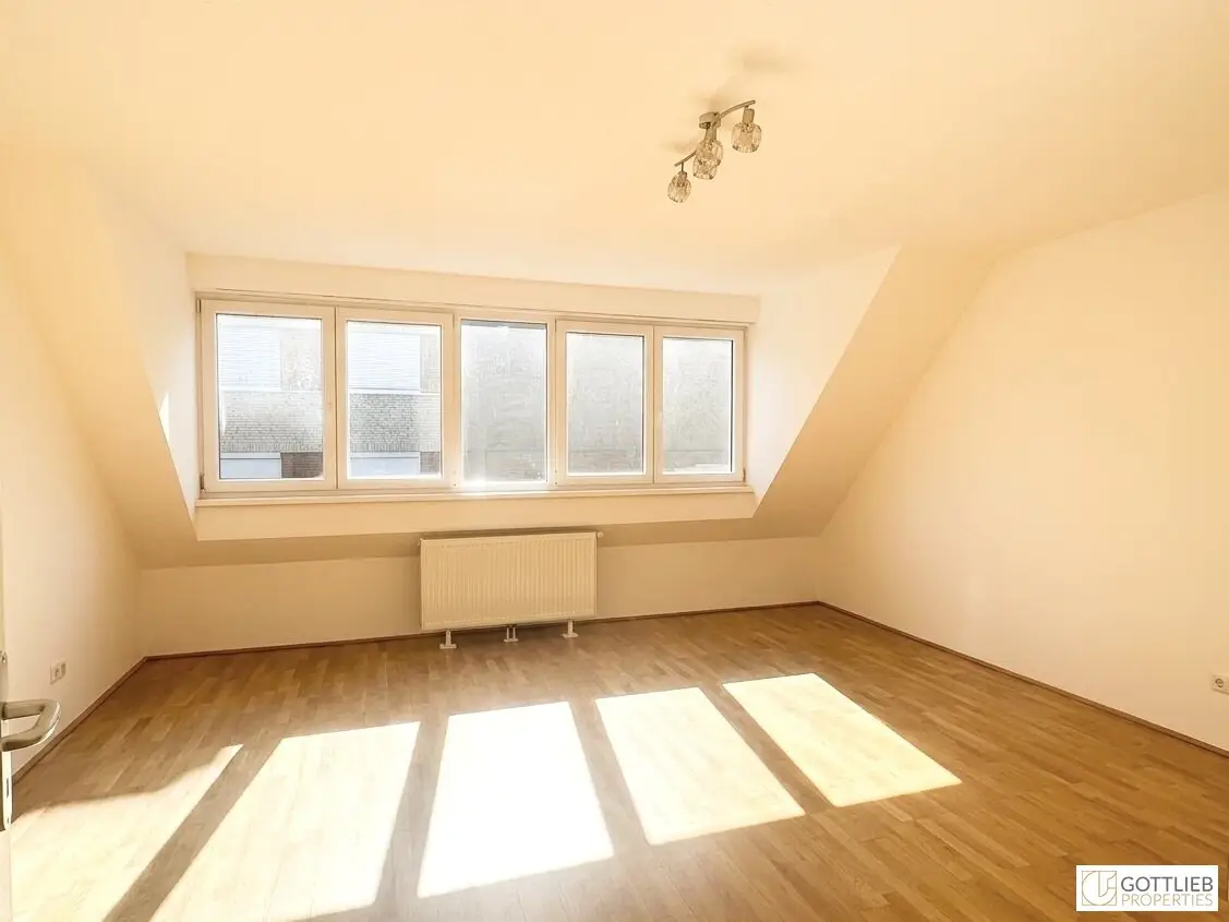 Bestlage nahe Raimundtheater! Sonnendurchflutete und barrierefreie 2-Zimmer-Dachgeschoss-Wohnung in Ruhelage