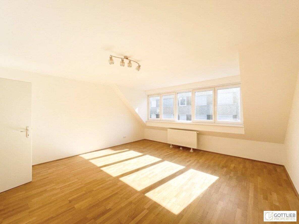 Bestlage nahe Raimundtheater! Sonnendurchflutete und barrierefreie 2-Zimmer-Dachgeschoss-Wohnung in Ruhelage