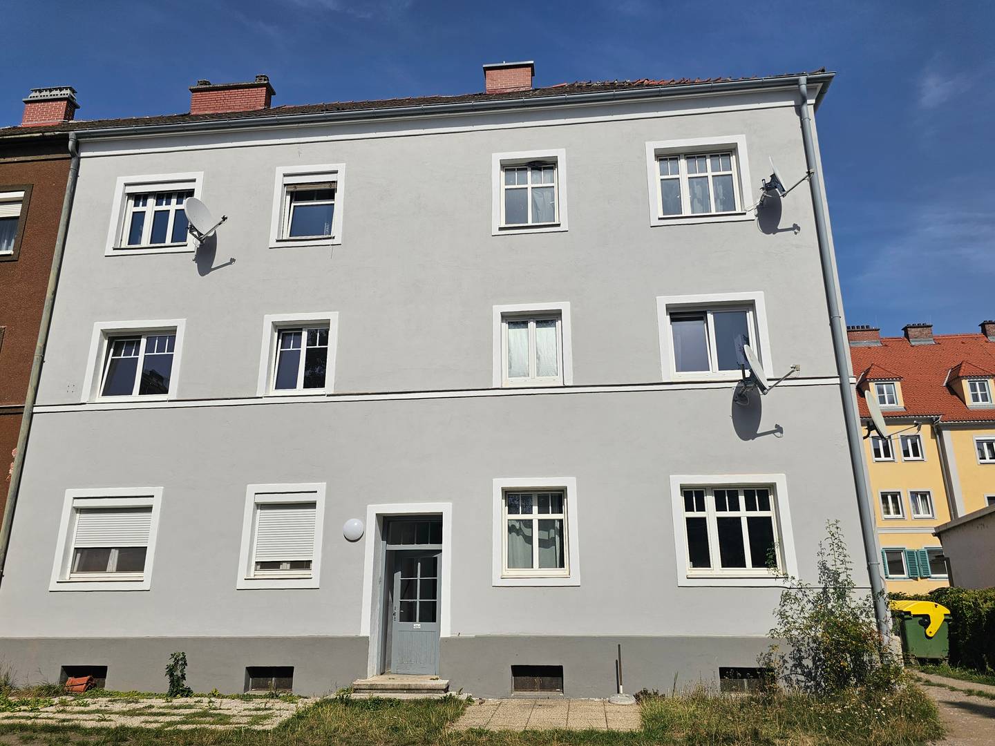 Helle Wohnung mit Kaminofen in guter Lage