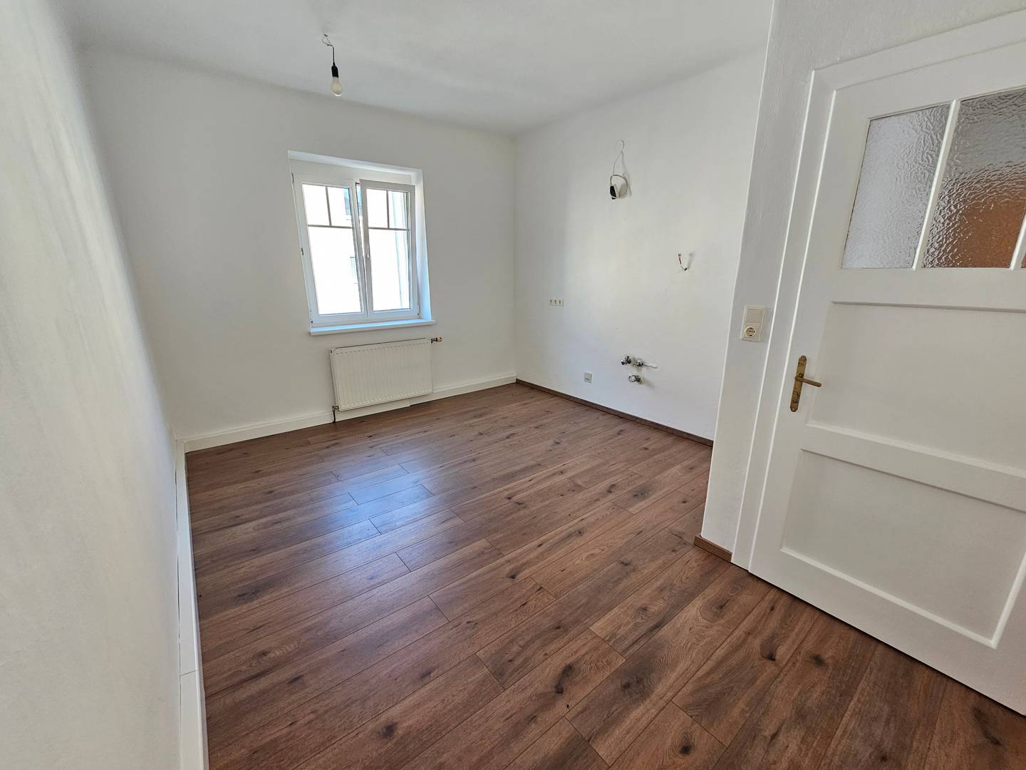 Helle Wohnung mit Kaminofen in guter Lage