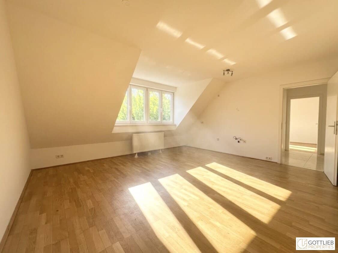 Grünruhelage nahe Raimundtheater! Lichtdurchflutete und barrierefreie 3-Zimmer-Dachgeschoss-Wohnung mit Parkblick
