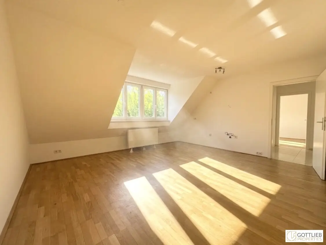 Grünruhelage nahe Raimundtheater! Lichtdurchflutete und barrierefreie 3-Zimmer-Dachgeschoss-Wohnung mit Parkblick