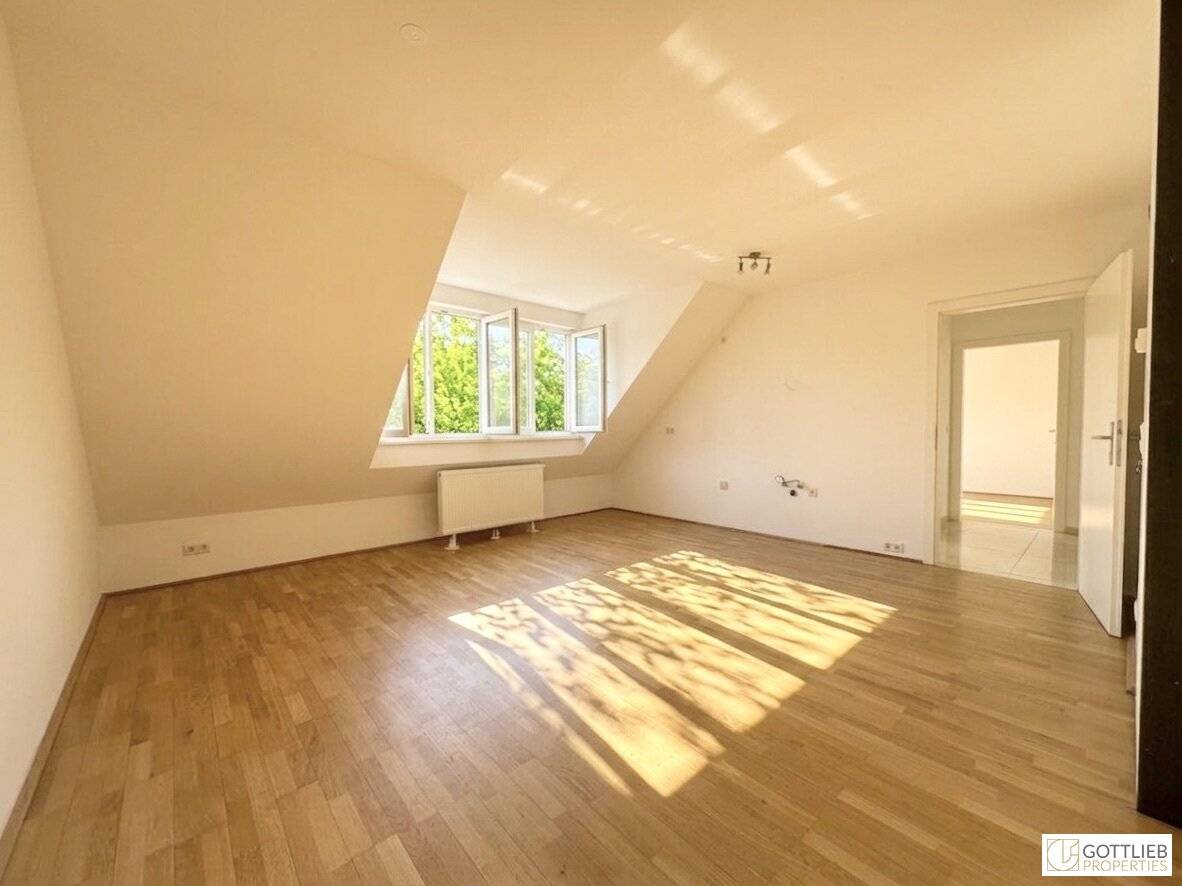Grünruhelage nahe Raimundtheater! Lichtdurchflutete und barrierefreie 3-Zimmer-Dachgeschoss-Wohnung mit Parkblick
