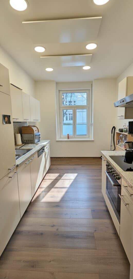 Centrally located 2-room apartment plus separate kitchen with space for a dining table, shared garden use