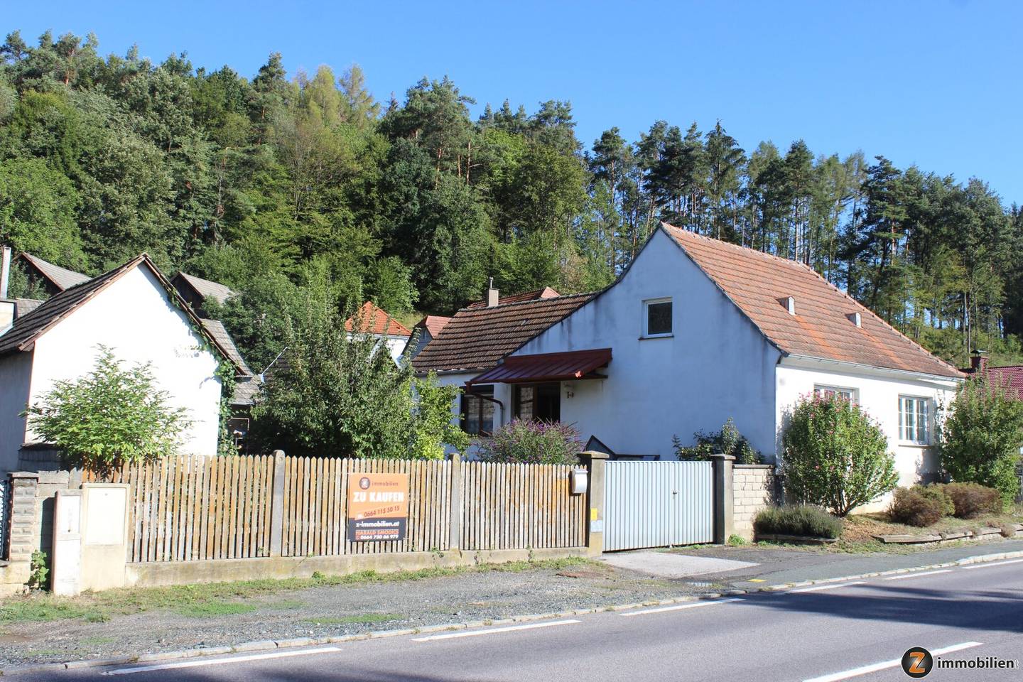 Langeck: Residential house with outbuilding and sheltered courtyard