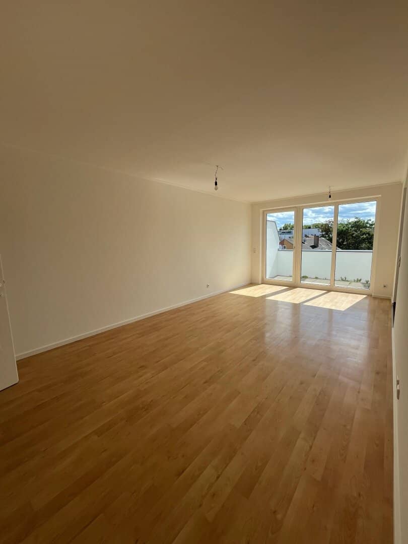 Spacious 3-room apartment with distant view in the center - LEOBERSDORF