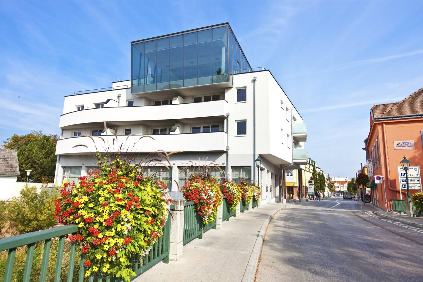 Spacious 3-room apartment with distant view in the center - LEOBERSDORF