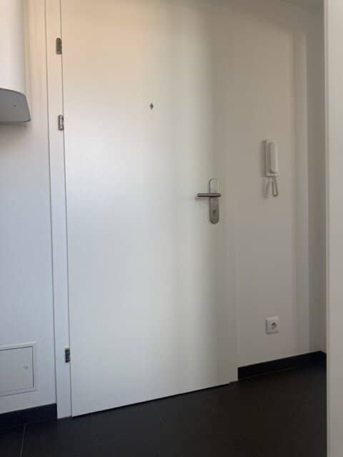 Small but charming: Bright attic apartment in central location: spacious 1-room apartment, modern kitchen and bathroom fittings, modernly renovated