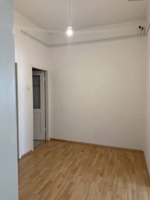 Modern 2-room apartment in Graz, 75 m², with fitted kitchen and elevator