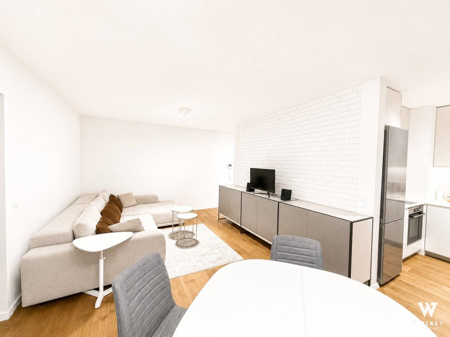 URBAN LIVING | Exklusive 2-Zimmer-Wohnung mit Loggia – vollmöbliert &amp; bezugsfertig |