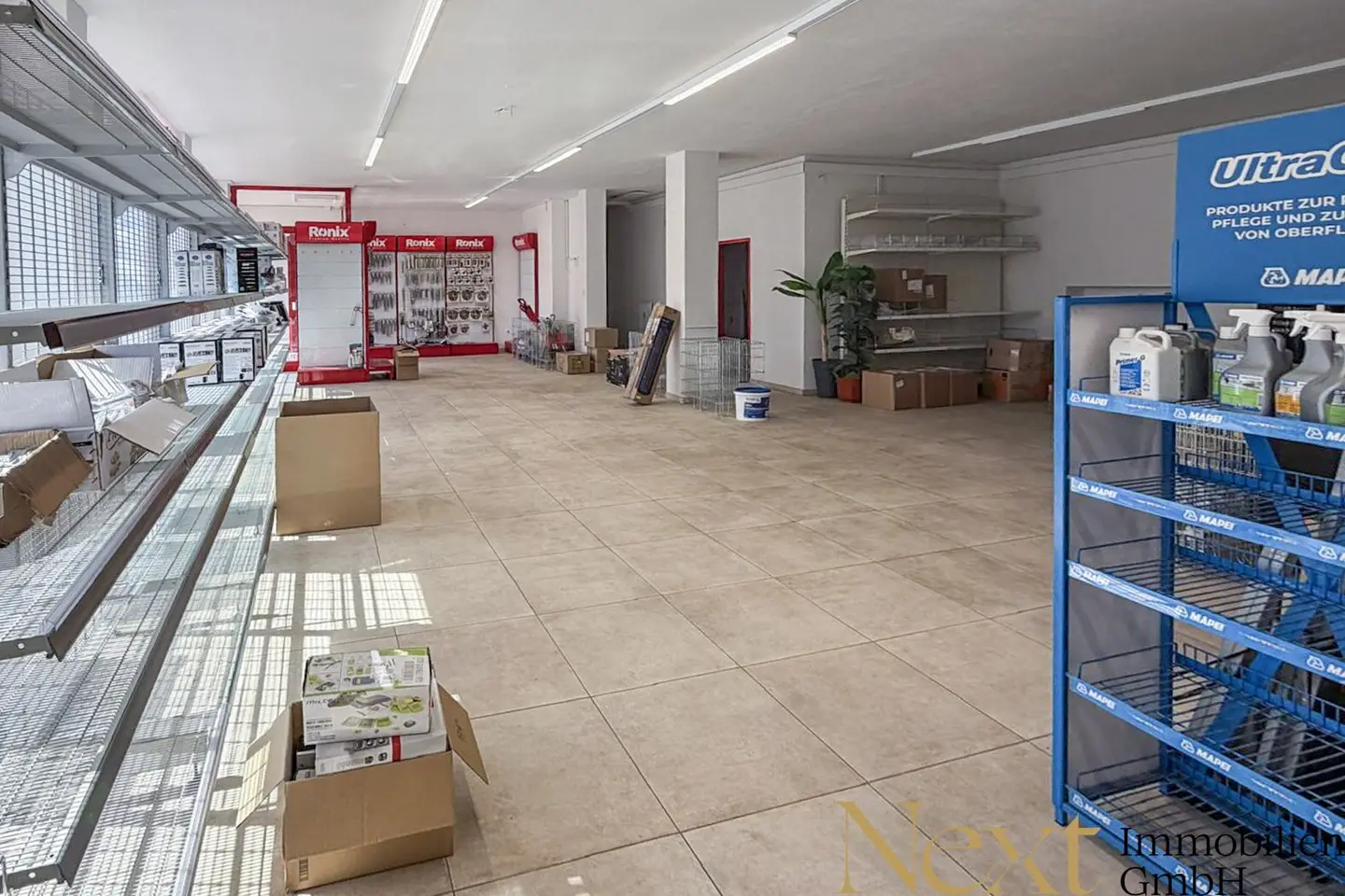 Geschäfts-/Verkaufsfläche mit Schaufensterfront und großer Lagerhalle in idealer Verkehrslage von Leonding zu vermieten!