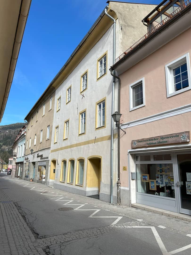 Provisionsfreie Wohnung mit Geschäftslokal und Garten