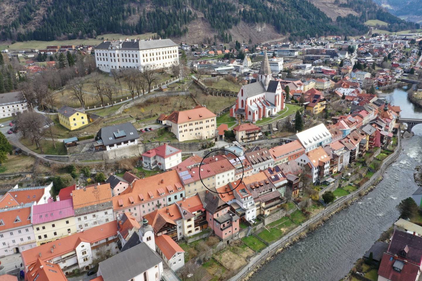 Provisionsfreie Wohnung mit Geschäftslokal und Garten